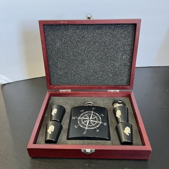 Anderson Island 1841 Black compass 6 oz flask with shot glasses - Picture 1 of 12